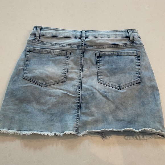 Justice Jean Skort - Picture 3 of 4
